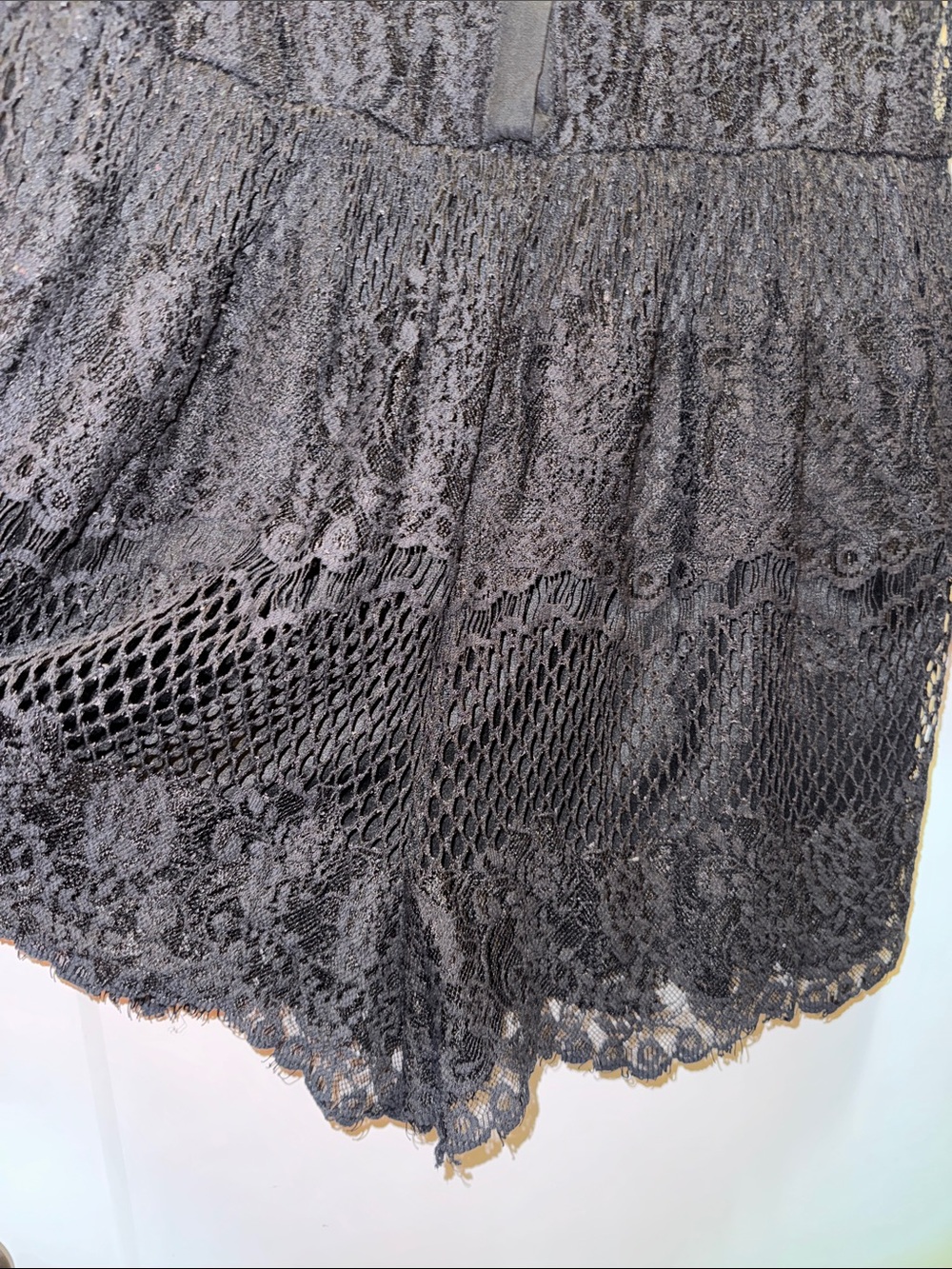 Gianni Bini Lined Lace Long-Sleeve Romper w Adjustable Straps & Pockets XL EUC!🖤 - Picture 4 of 9